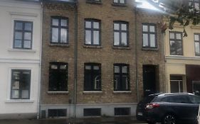 Stor lejlighed i smørhullet af Odense centrum